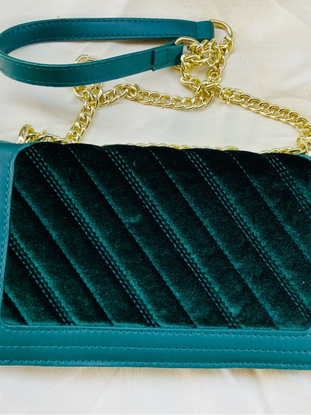 Forest Green Quilted Velvet Crossbody with Gold Chain - Picture 3 of 6